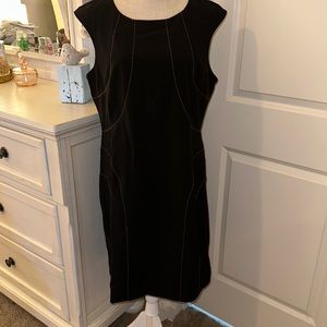 Ellen Tracy Size 16 black dress w/tan  embroidered trim Classic Workwear office